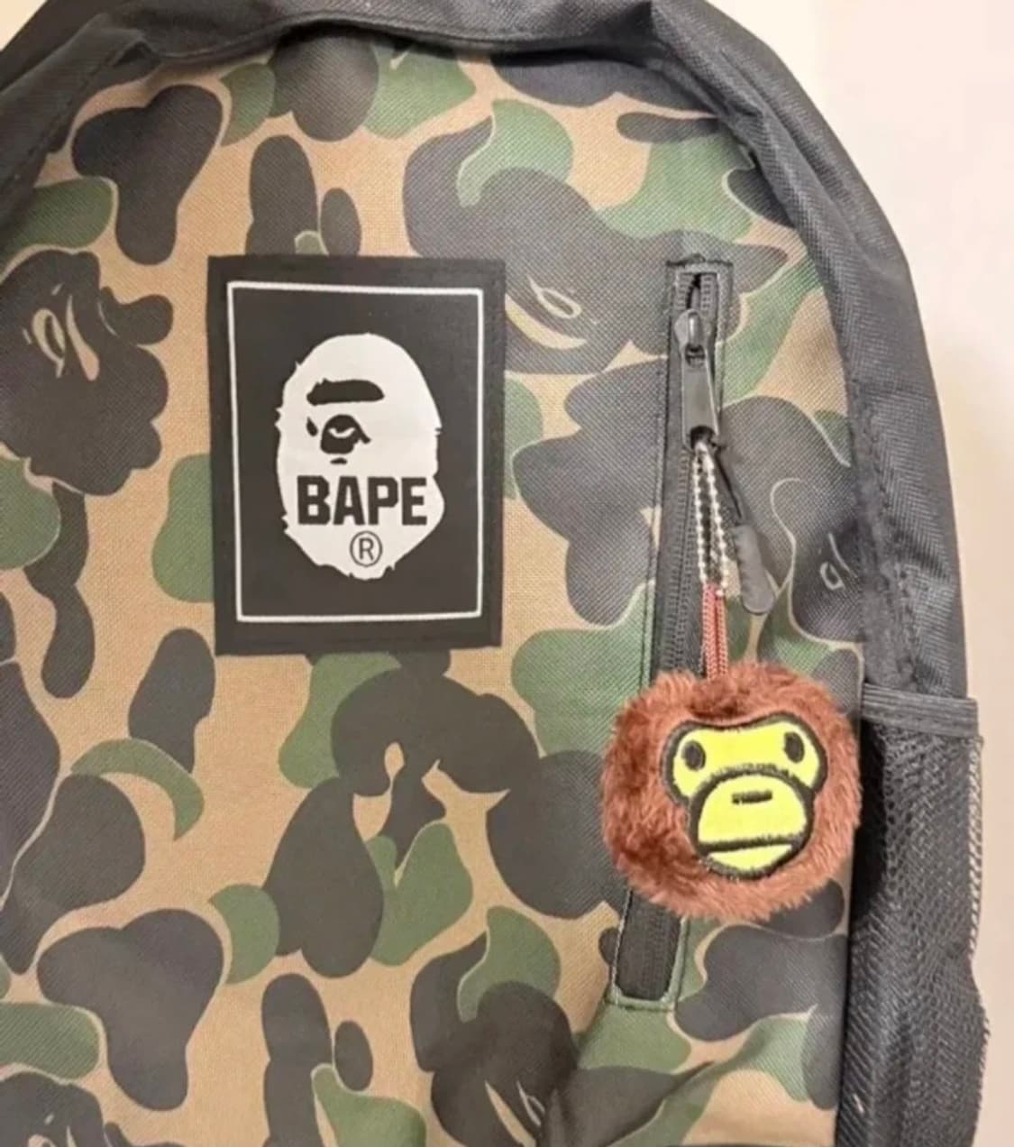 베이프 잡지부록 백팩 (마일로 키링 포함) 상품이미지3