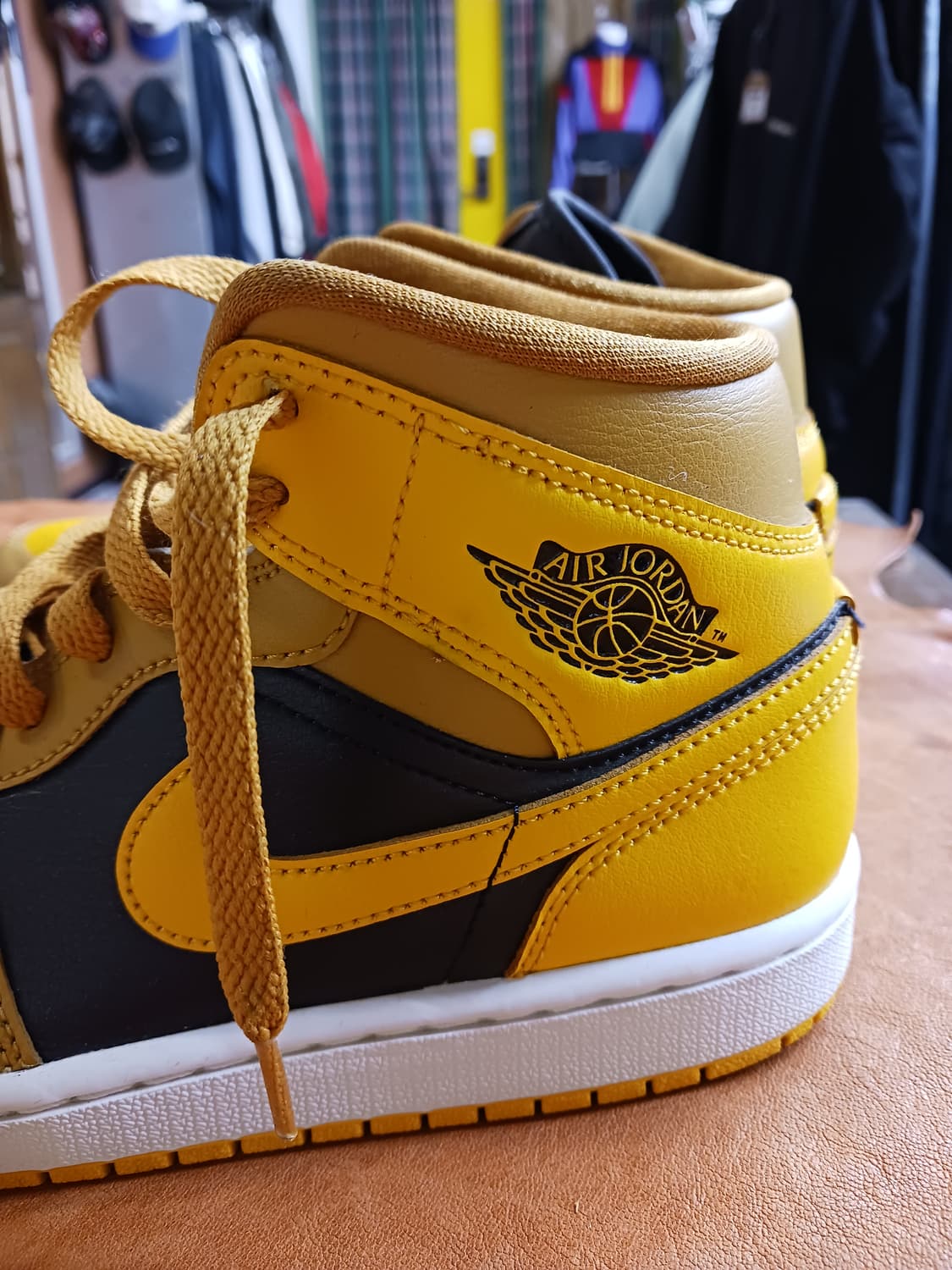 나이키 에어조던 우먼스 1미드 처트니 상품이미지4