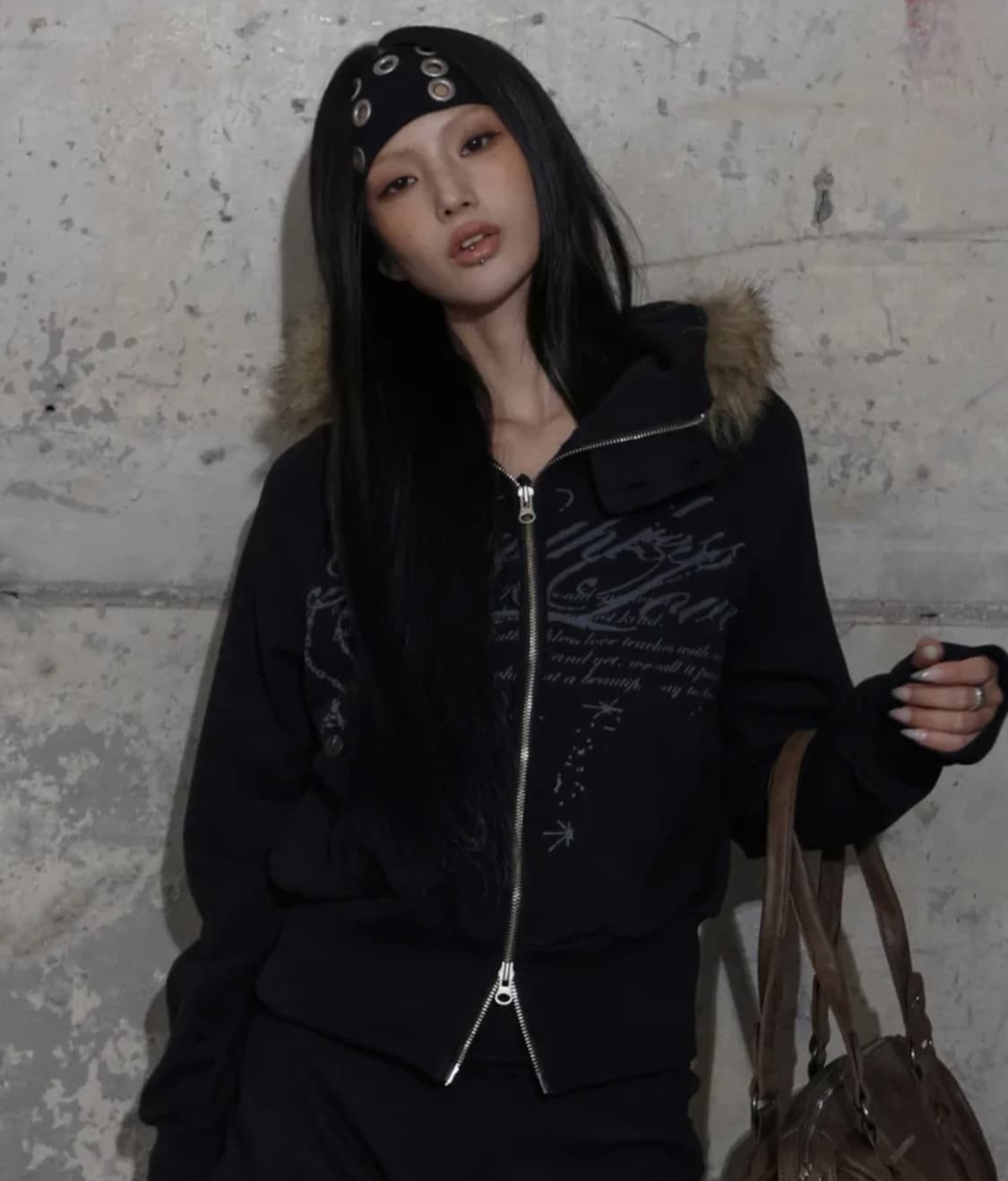 팬시클럽 루스리스 퍼 후드집업 블랙 상품이미지3