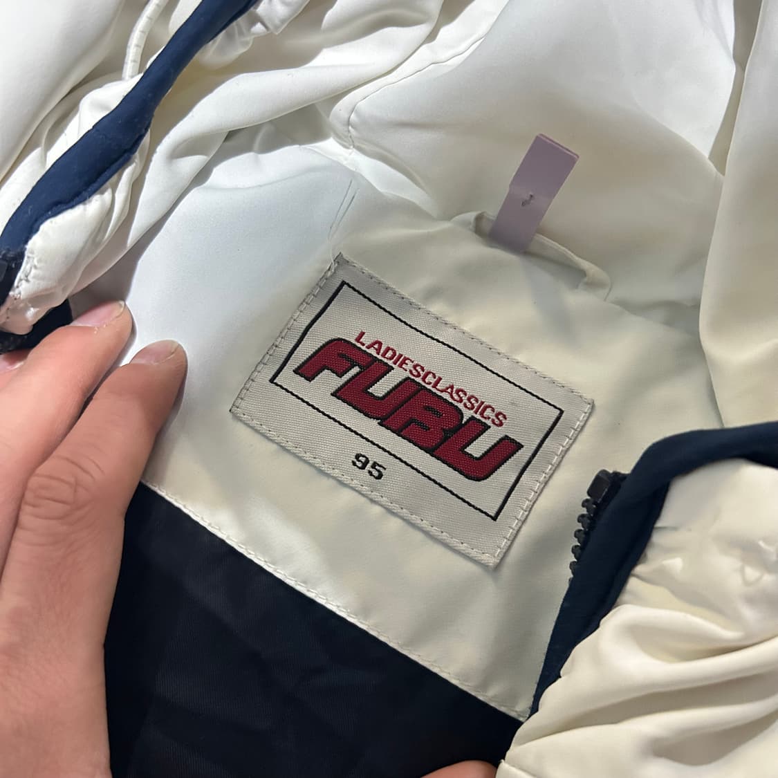 푸부(FUBU) 올드스쿨 화이트 숏패딩 상품이미지5