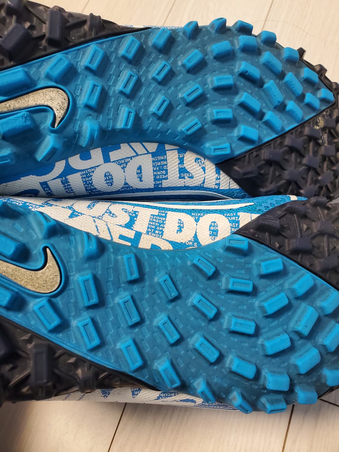 나이키 머큐리얼 베이퍼 13 프로 TF 사이즈280

여러 중고사이트에도 상품이미지6