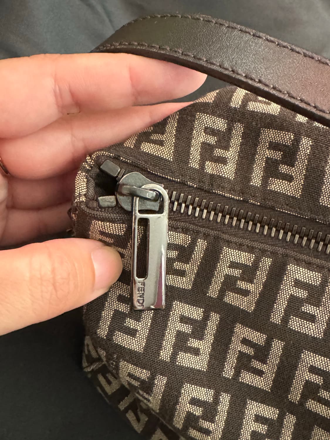 펜디 주카 빈티지 숄더백 상품이미지5