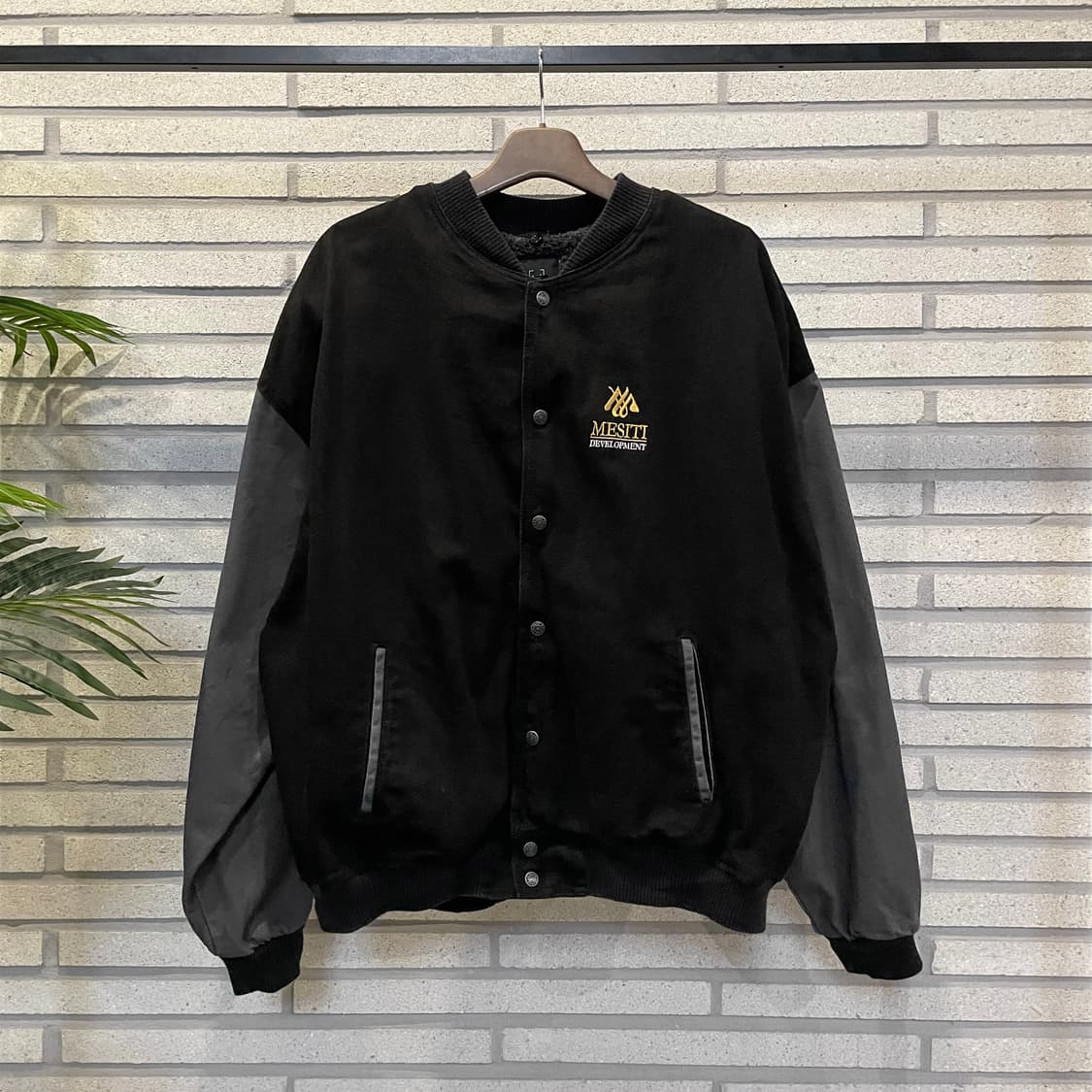 CANADA VINTAGE 바시티 자켓 배색 쉐르파 안감 디테일 블랙 상품이미지2