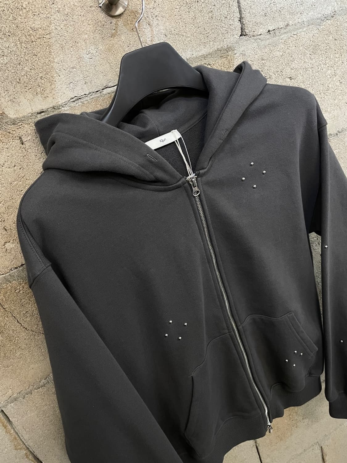 (새상품) 기준 스터드 후드집업 상품이미지1