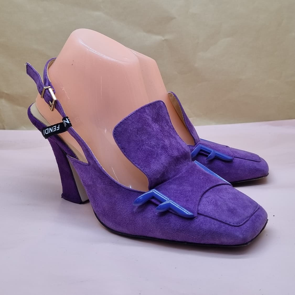 펜디 스웨이드 펌프스슬링백 245-250 굽10 상품이미지1