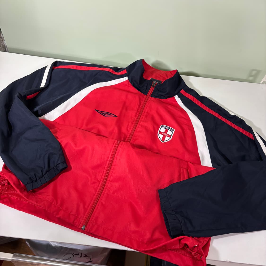 105 엄브로 레드 잉글랜드 바람막이자켓 상품이미지2