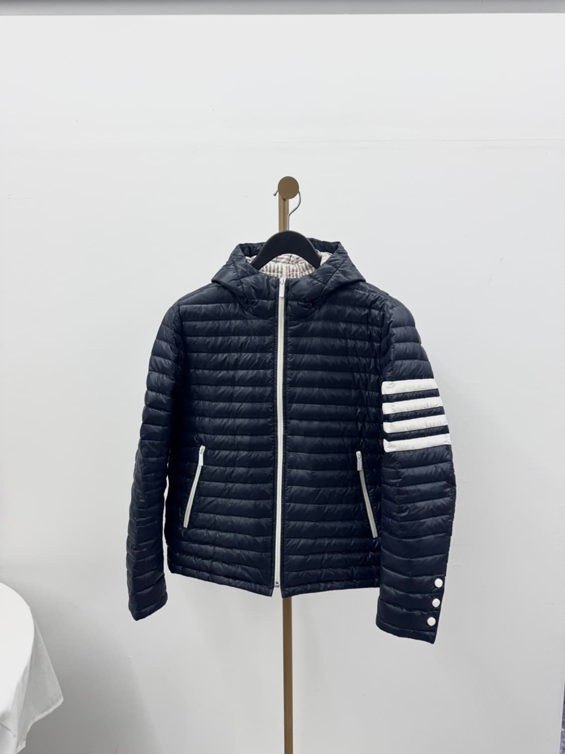 [2] 톰브라운 사선 후드 경량 패딩 자켓 2 size 상품이미지1