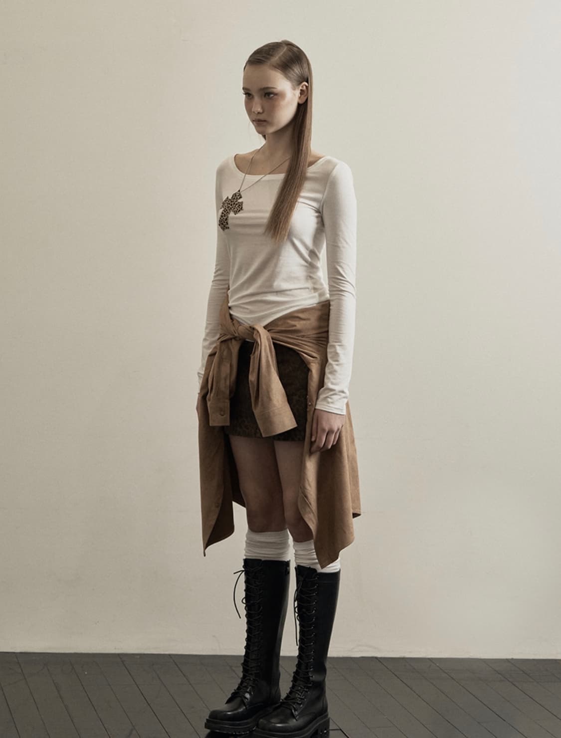 일리오 white leopard cross necklace top 상품이미지2