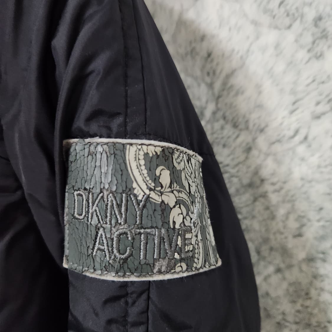 H964 [XS] Dkny 엑티브 올드스쿨 퍼 크롭 패딩 상품이미지2