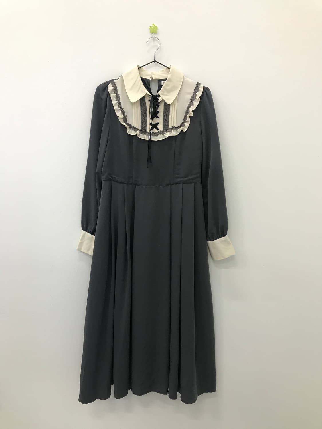 axes femme Gothic Ruffle Collar Dress 상품이미지5