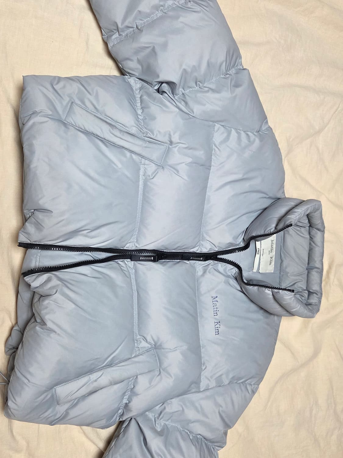 (W) 마뗑킴 하이 넥 클래식 크롭 퍼퍼 다운 점퍼 그레이 상품이미지4