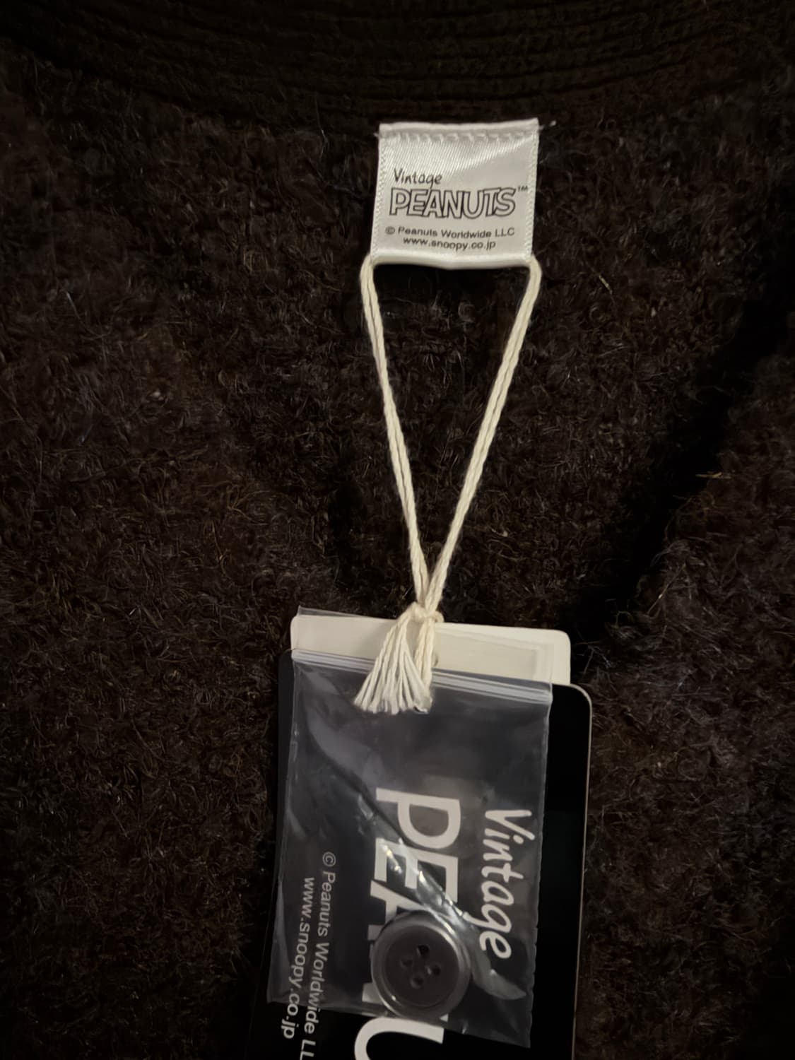 스누피 캐릭터 패치가 있는 브라운색 카디건 상품이미지4