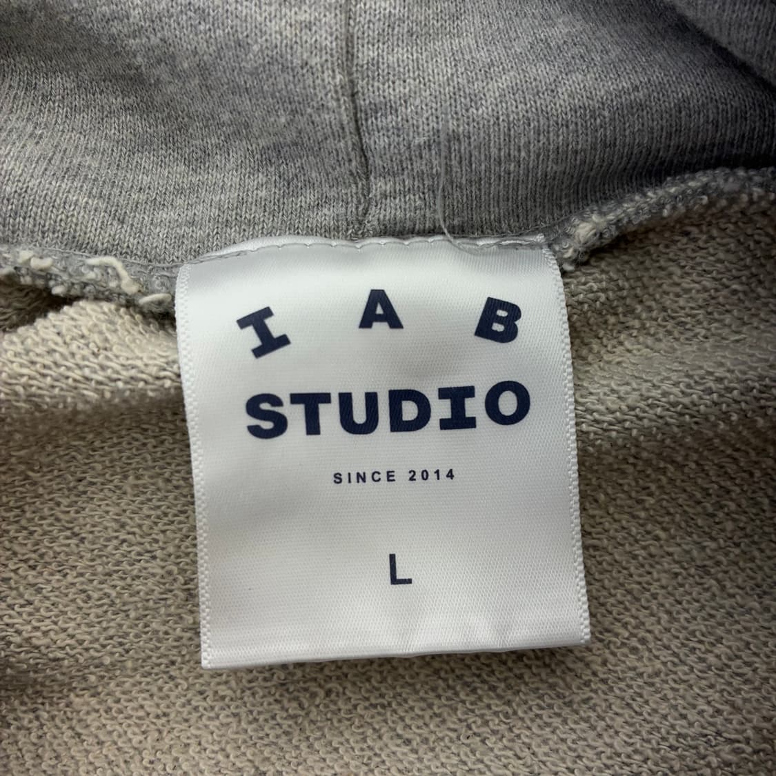 IAB studio  아이앱스튜디오 스펠 로고 코튼 그레이 후드티 상품이미지6