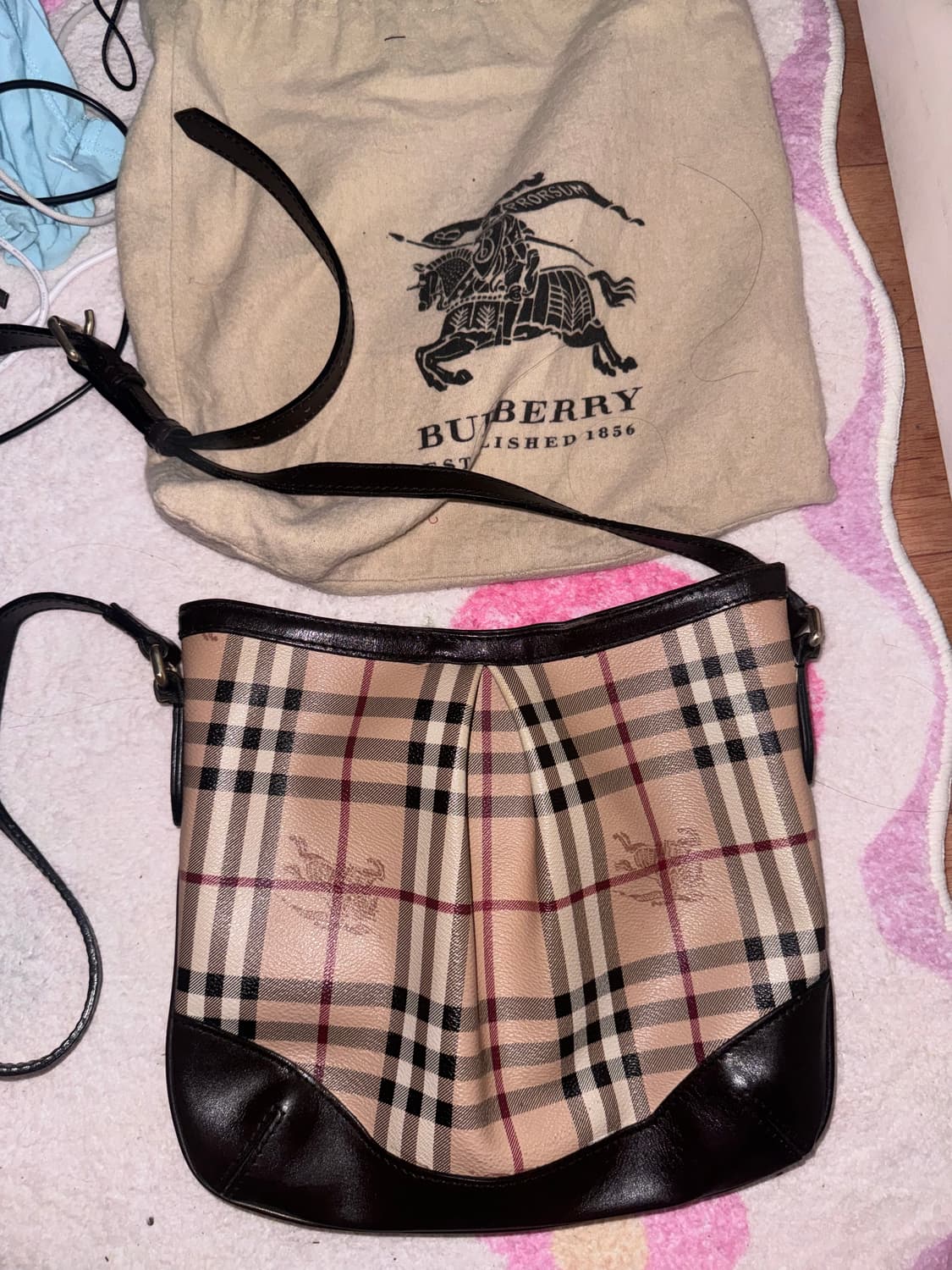 버버리 크로스백 상품이미지1