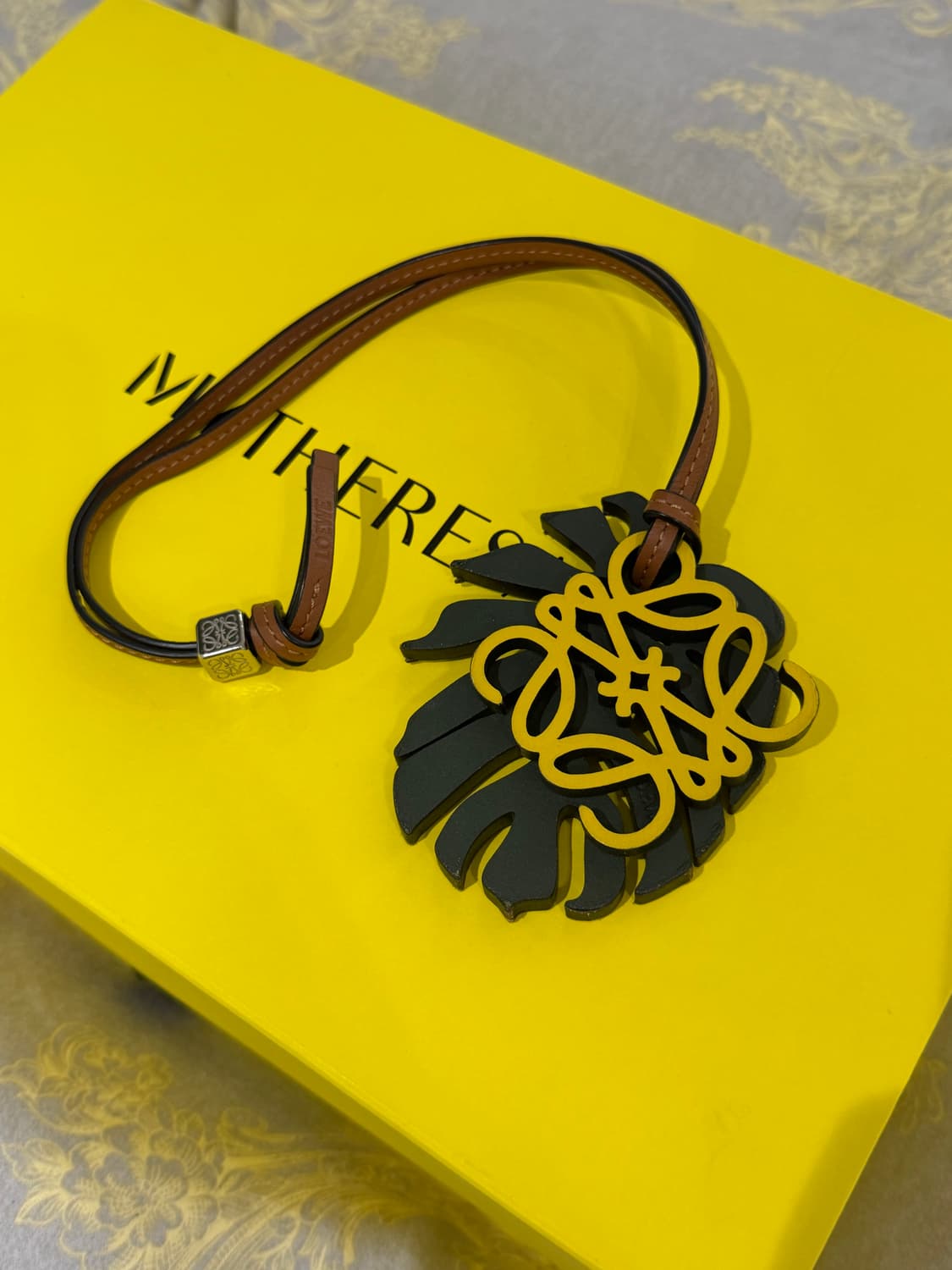 로에베 아나그램 키링 백참 상품이미지1