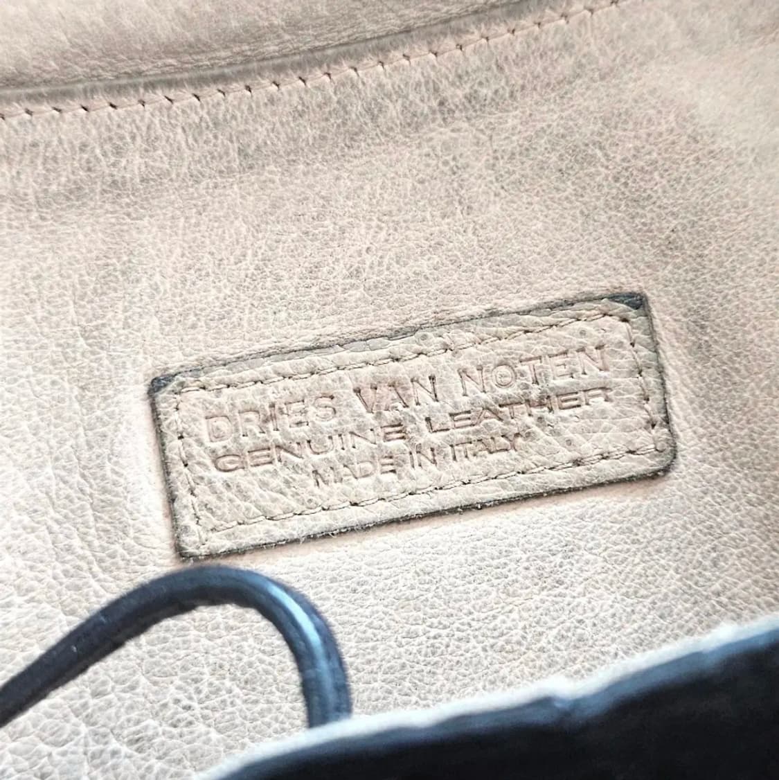 드리스 반노튼 소가죽 숄더백 상품이미지8