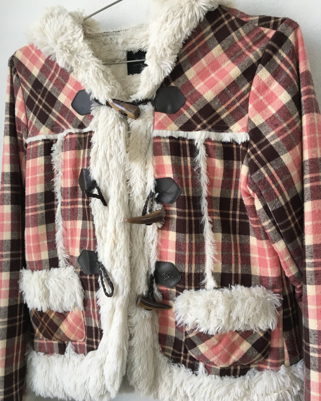 Fake fur duffle button check pattern jac 상품이미지5