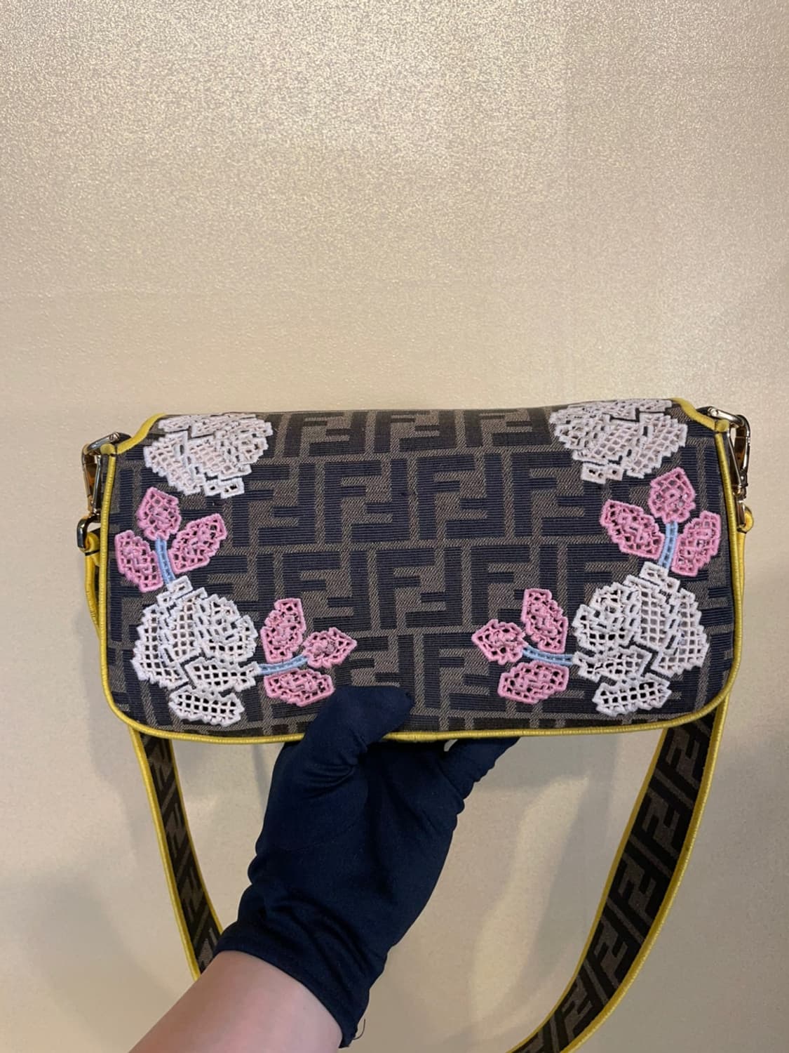 FENDI 자수 바게트 핸드백 상품이미지5