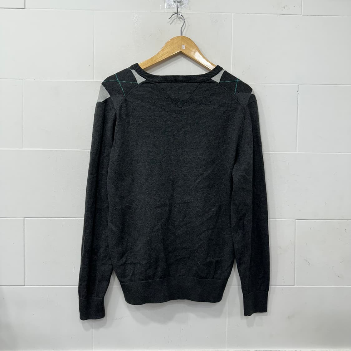 타미힐피거 브이넥 아가일 니트 상품이미지4