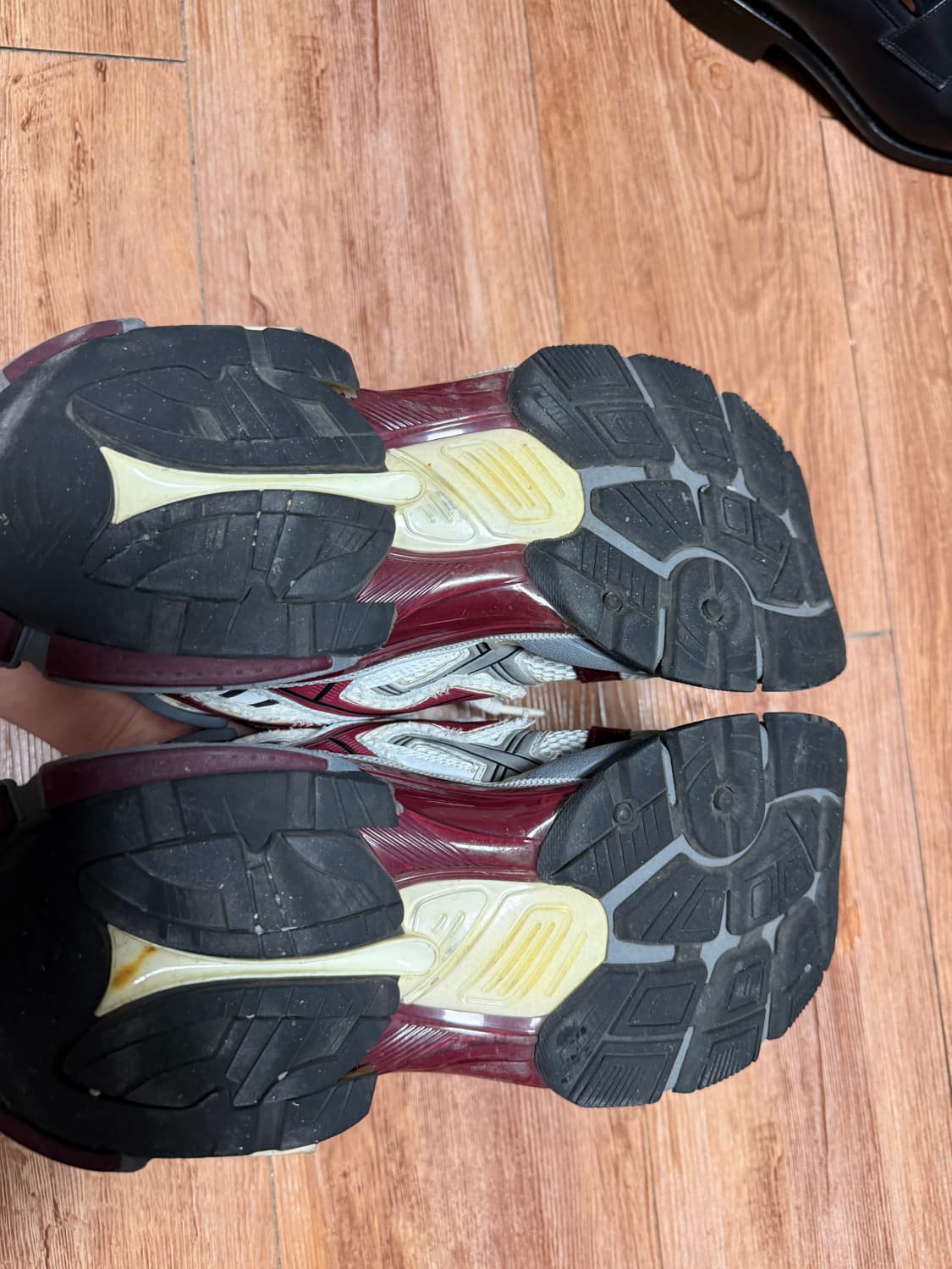 발렌시아가 뉴러너 버건디 41 상품이미지6