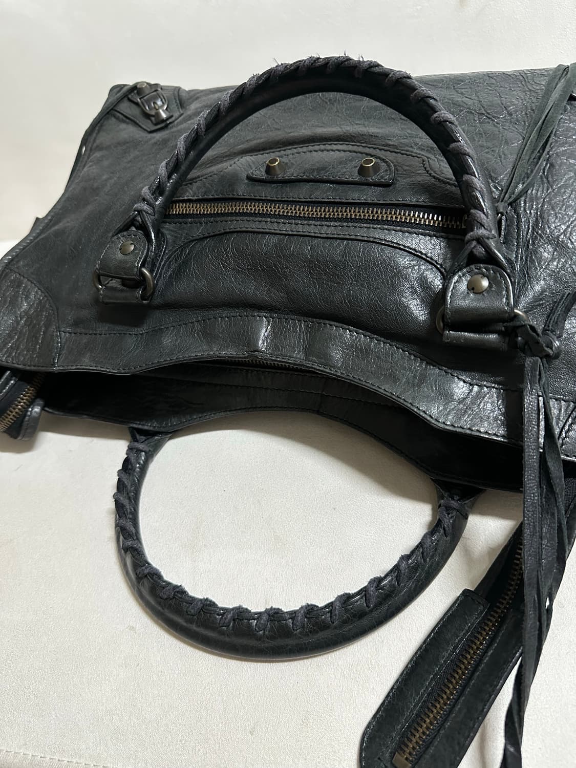 [A 정품] 발렌시아가 시티 모터백 미디움 블랙 상품이미지8