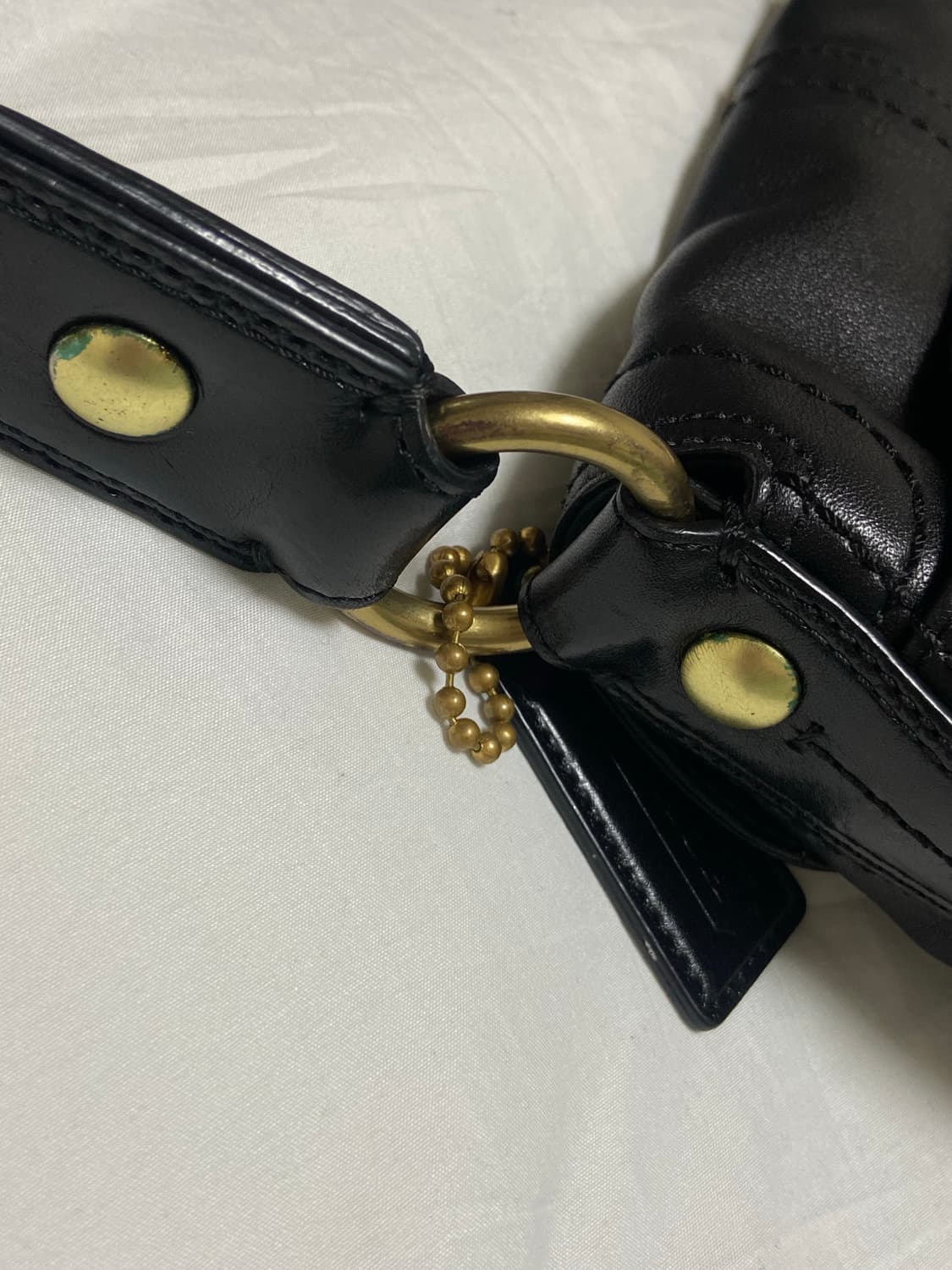 코치 금장 블랙 숄더백 상품이미지8