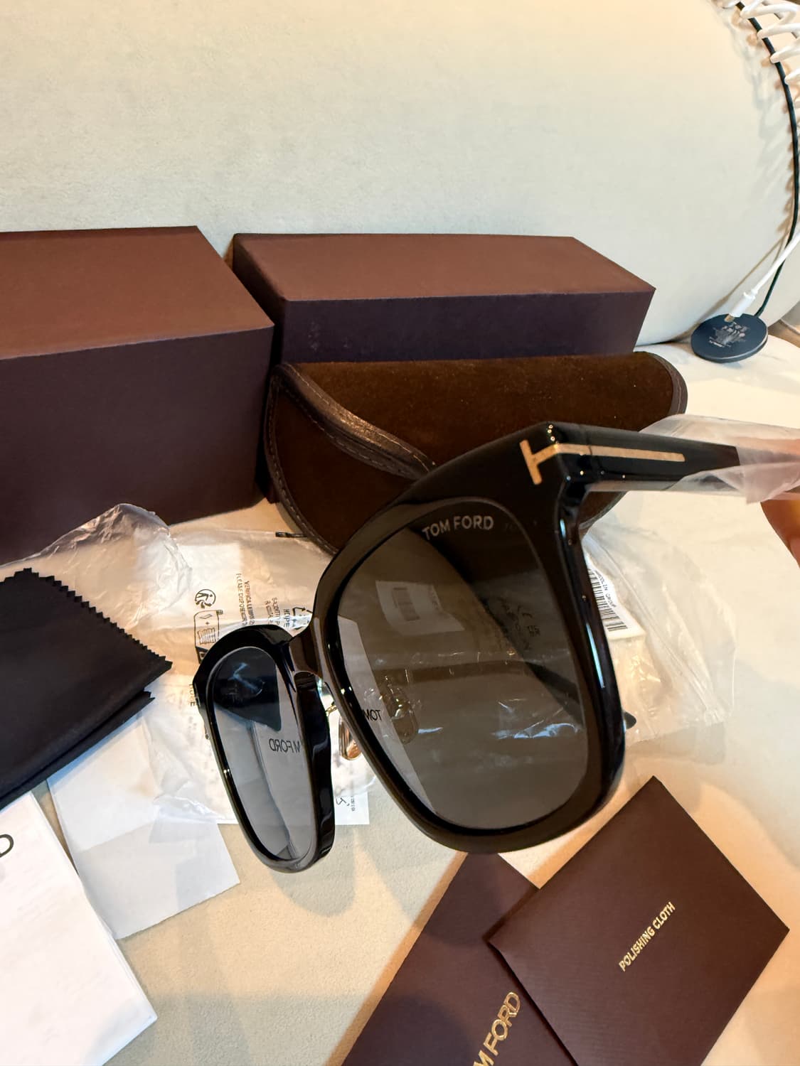 톰포드 tf1245K-01A 블랙 선글라스 풀세트입니다. 상품이미지4