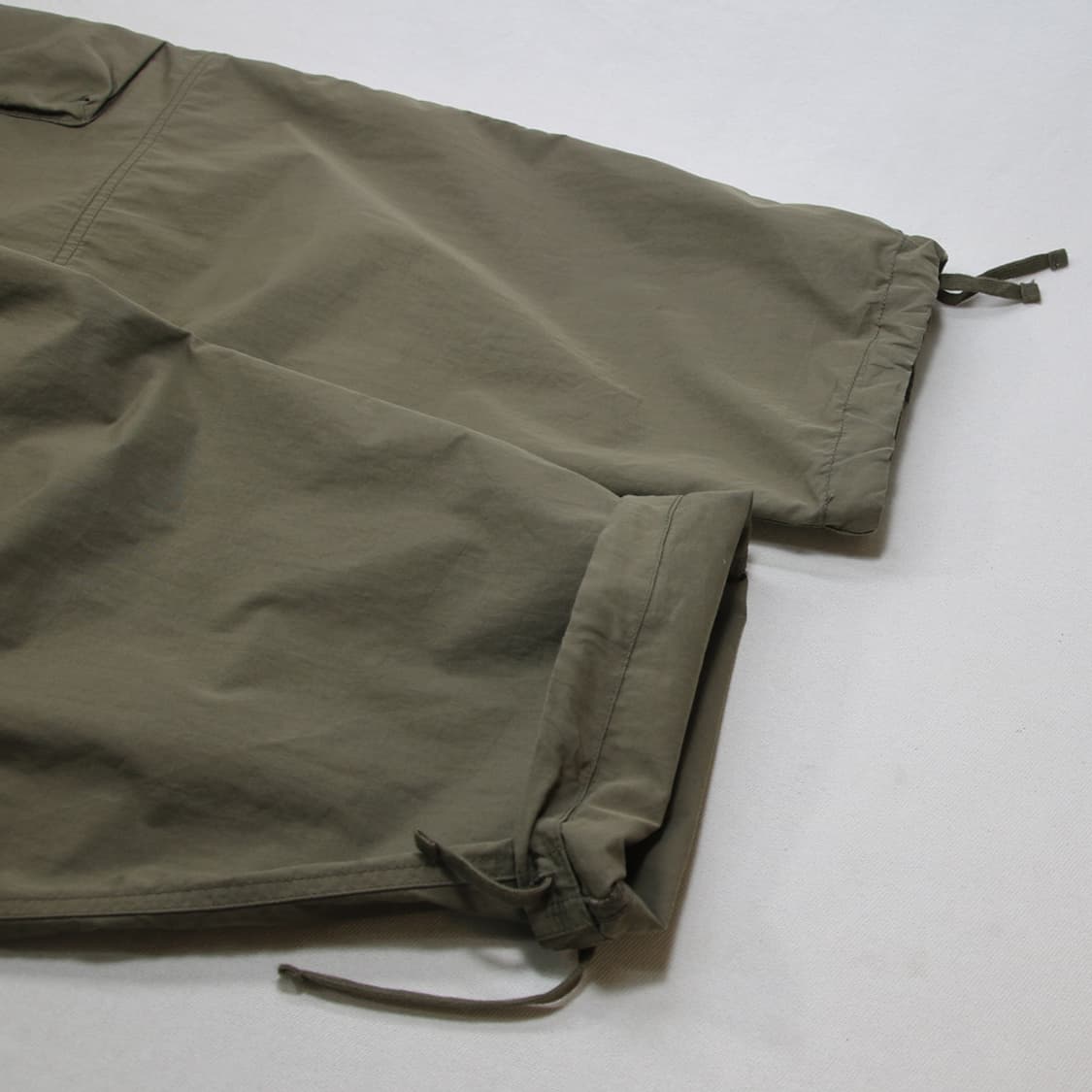 (착용컷) 유니클로 와이드 밴딩 카고 팬츠 (남성용 XL) 상품이미지9