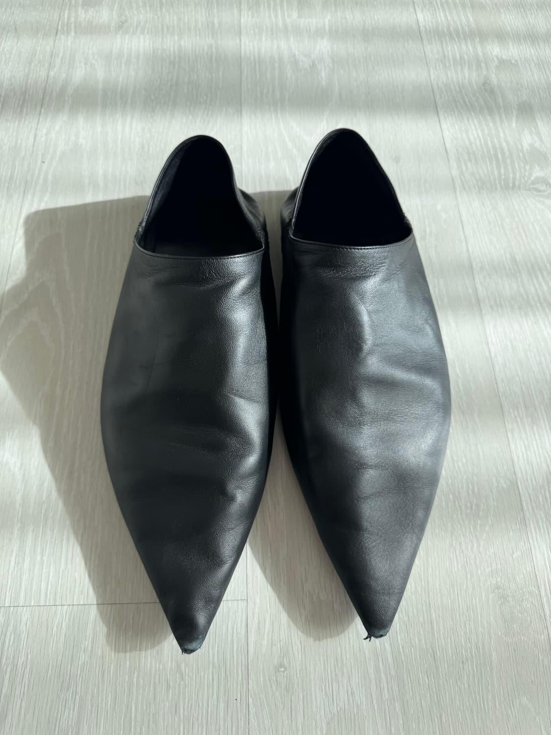 발렌시아가 플랫 뮬 블로퍼 42 팝니다.  상품이미지1