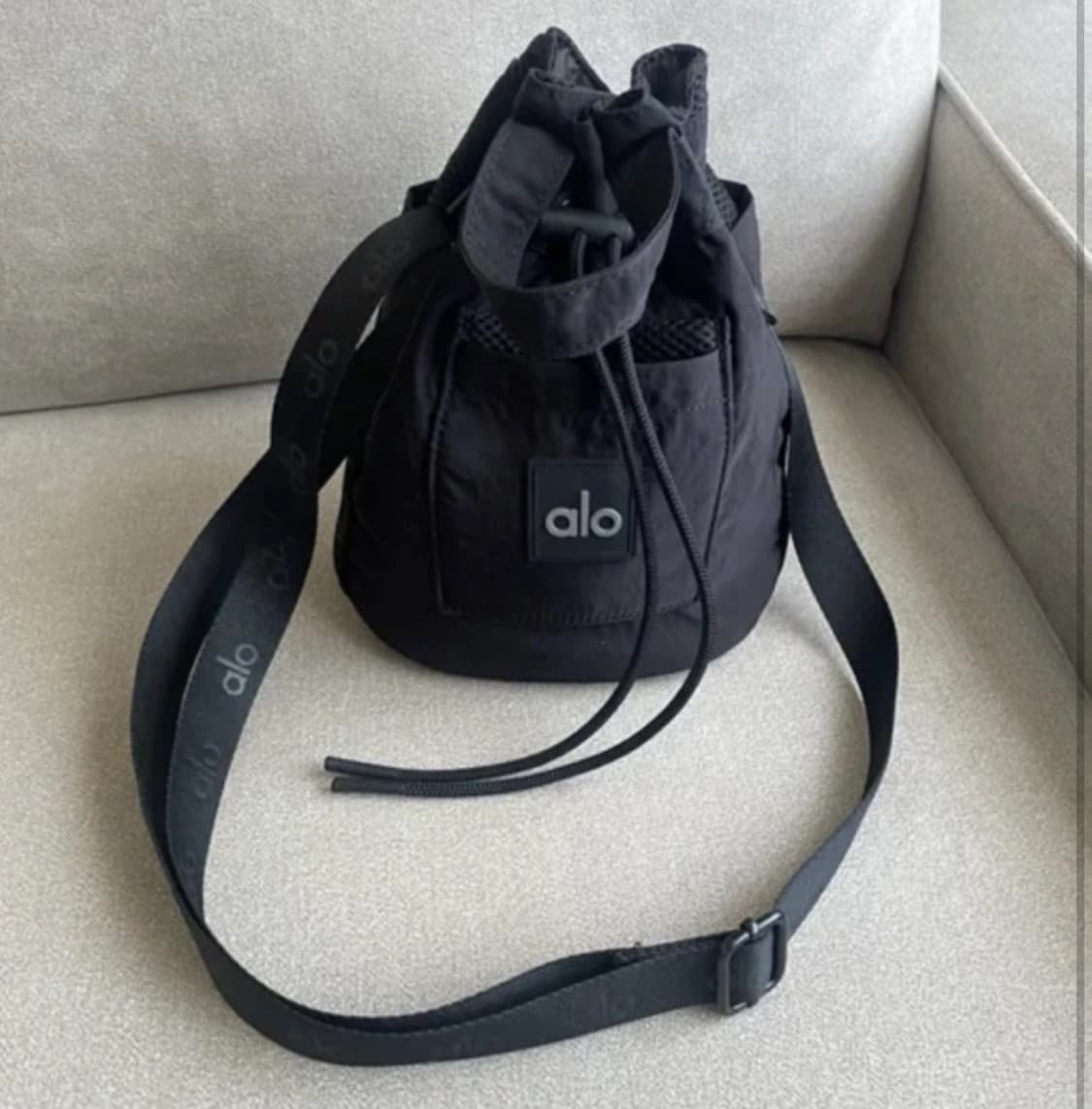 Alo 알로요가 크로스바디 버킷백 상품이미지5