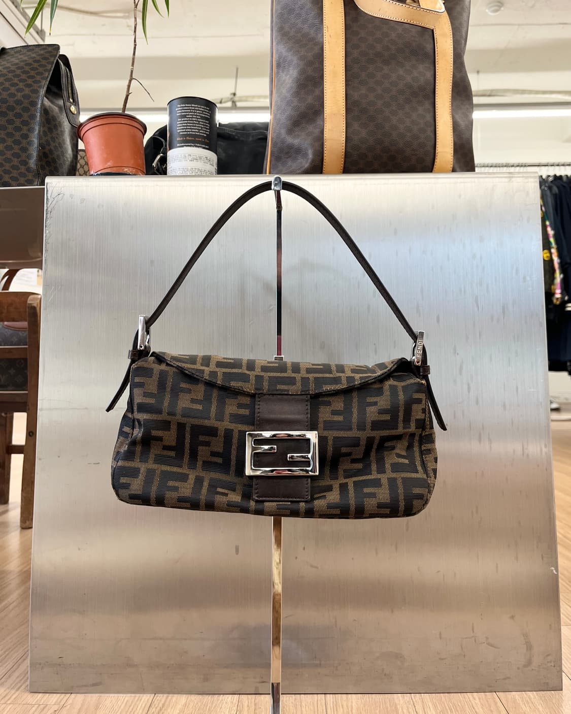 펜디 브라운 주카 바게트 백 상품이미지1