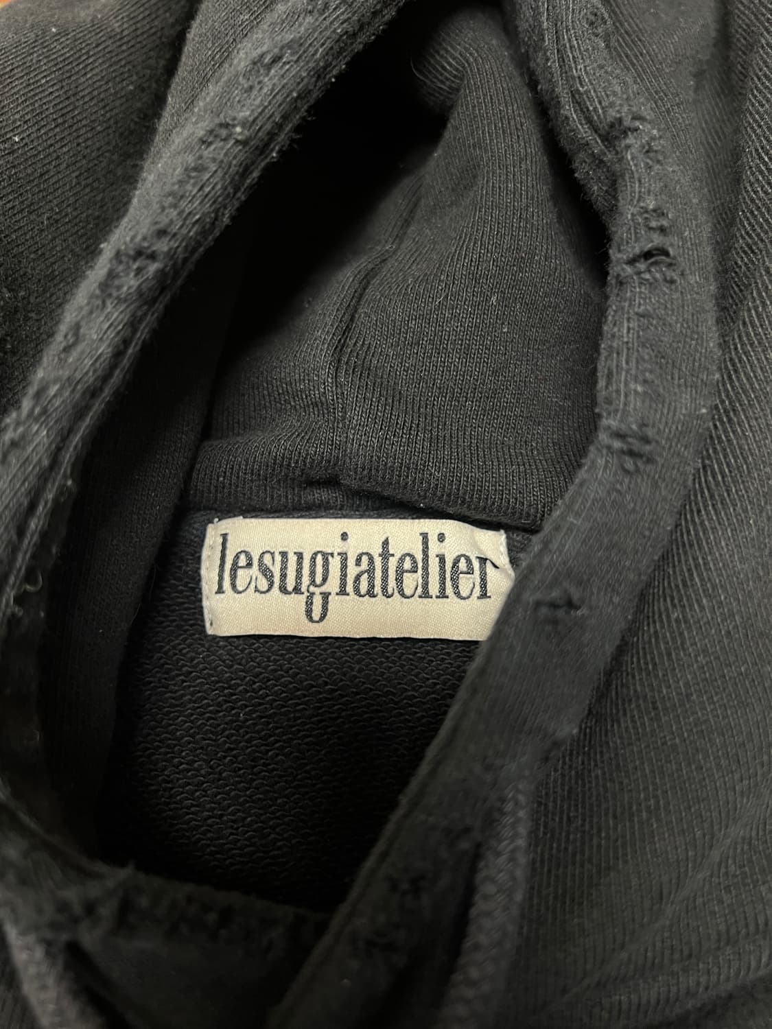 [2] lesugiatelier 펀칭 디스 후드티 블랙 상품이미지3