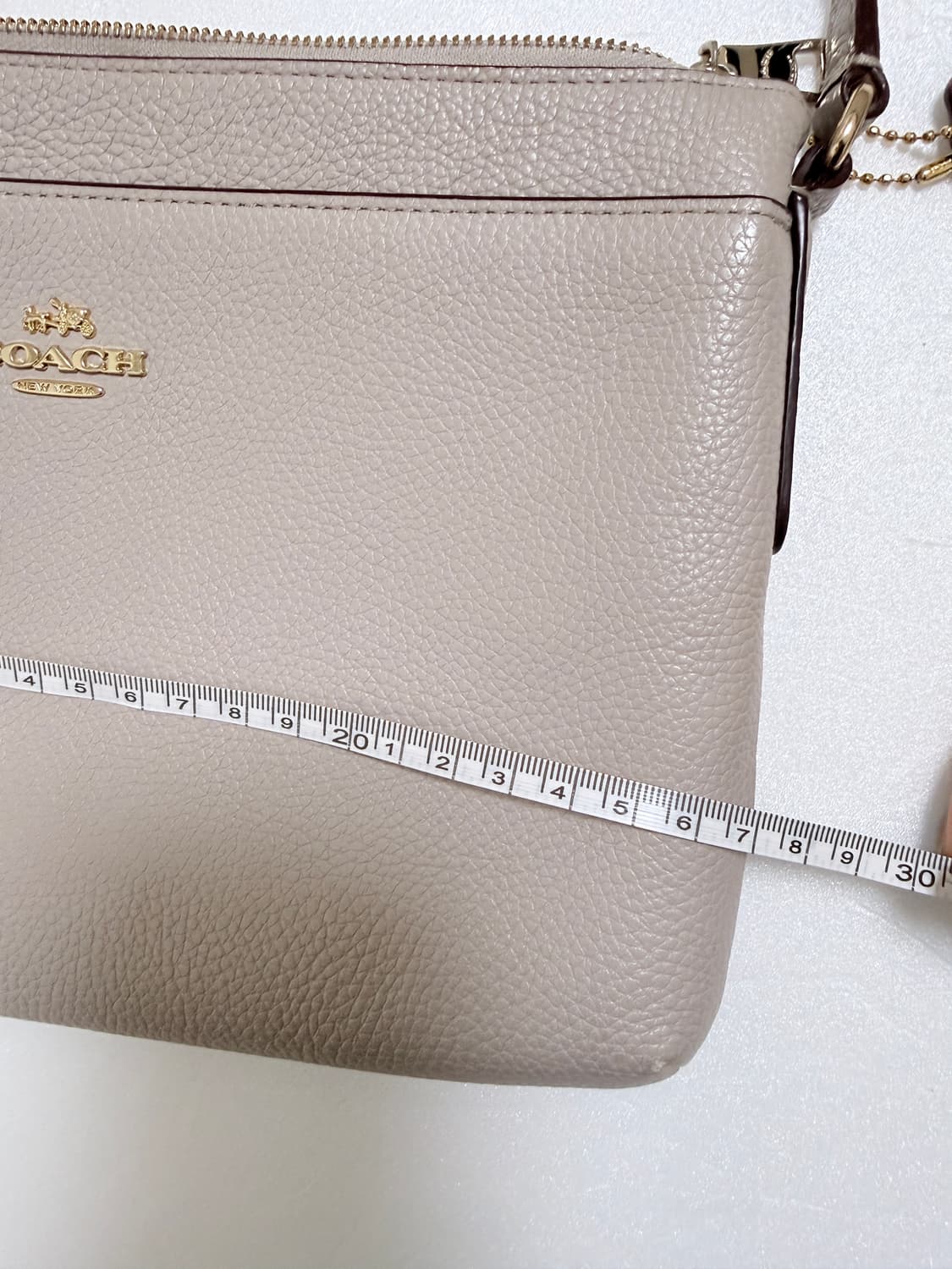 코치 정품 베이지 크로스백 / 슬림 미니백 / 데일리 추천 (상태최상) 상품이미지8