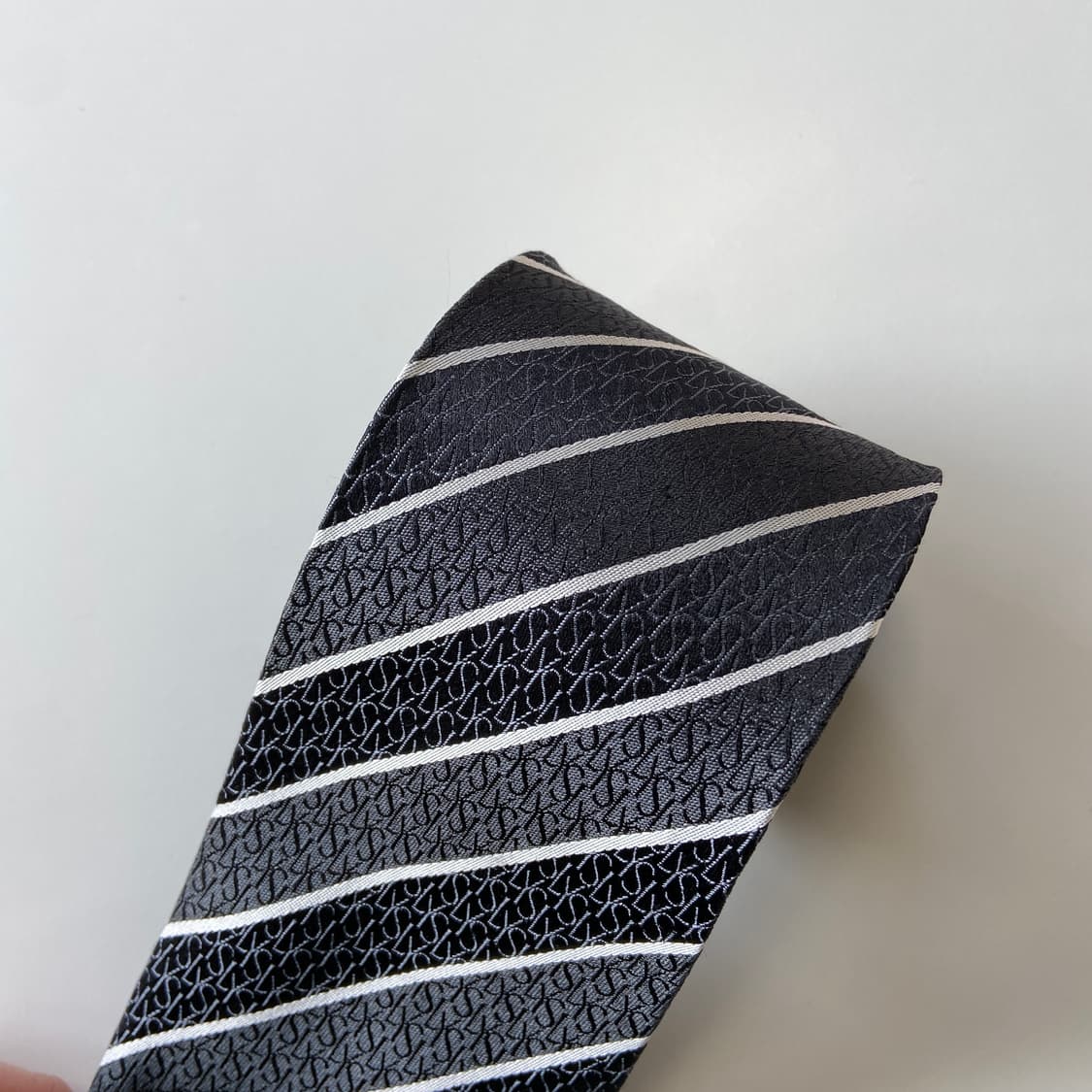 입생로랑(YSL) 명품 정품 영문모노그램 넥타이 8.2cm 상품이미지4