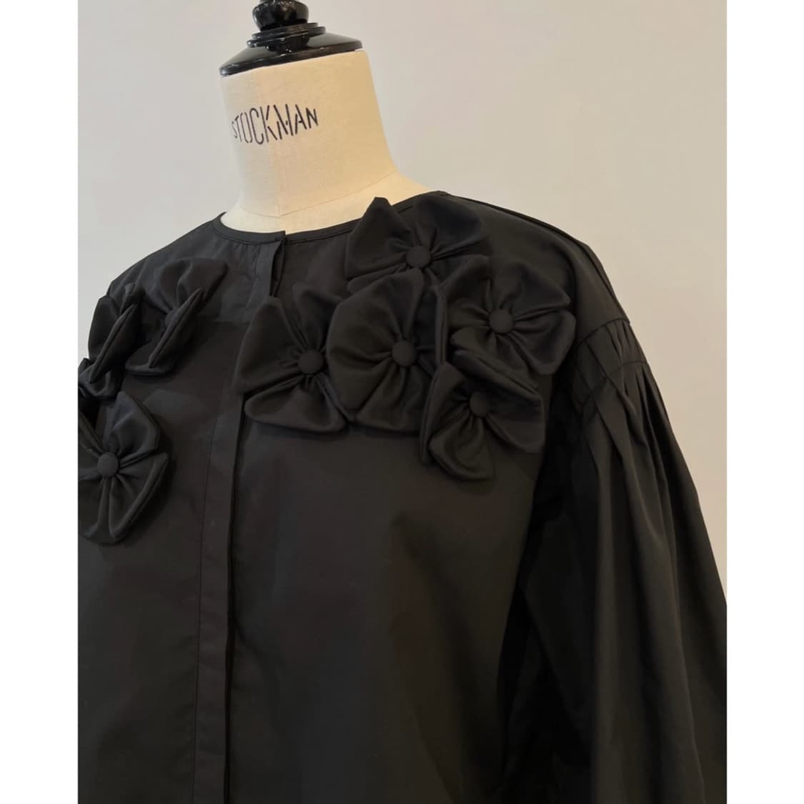 로지몬스터 꽃장식 블라우스 세트업  상품이미지4