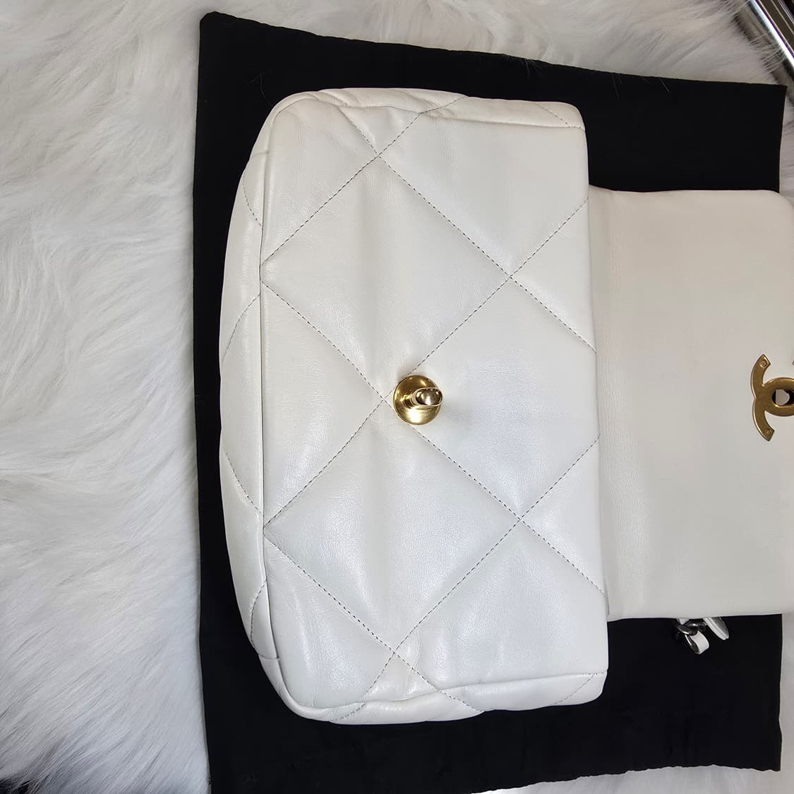 [중고/정품] 샤넬 19 플립백 화이트 상품이미지8
