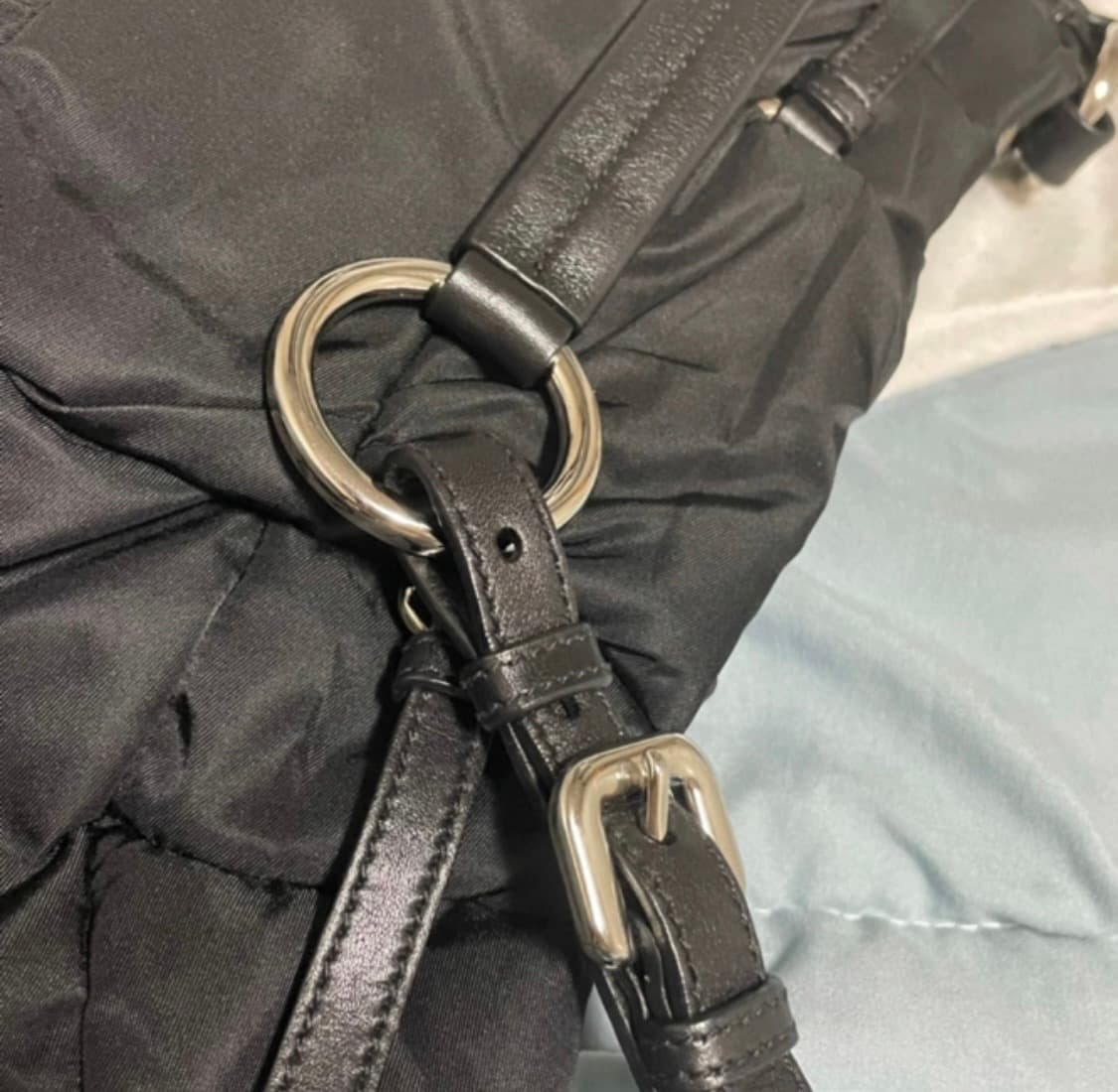 프라다 버클 숄더백 상품이미지2