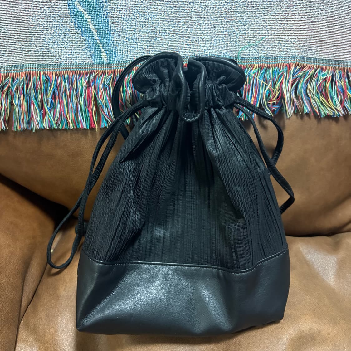 유노이아 플리츠 버킷백 상품이미지2