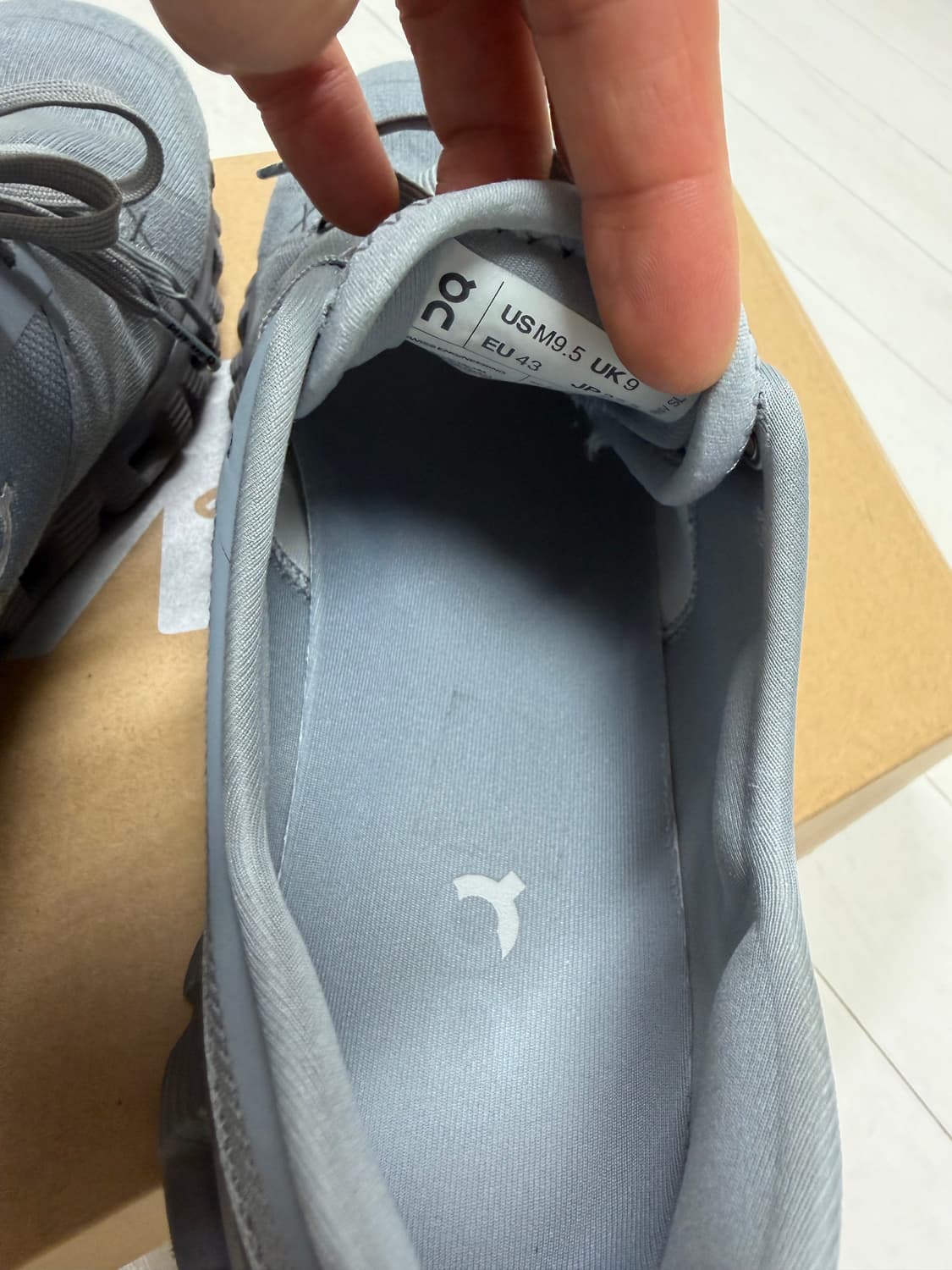 온러닝 클라우드 X 3 미스트락 275 사이즈  상태 9.0/10  제일 상품이미지6