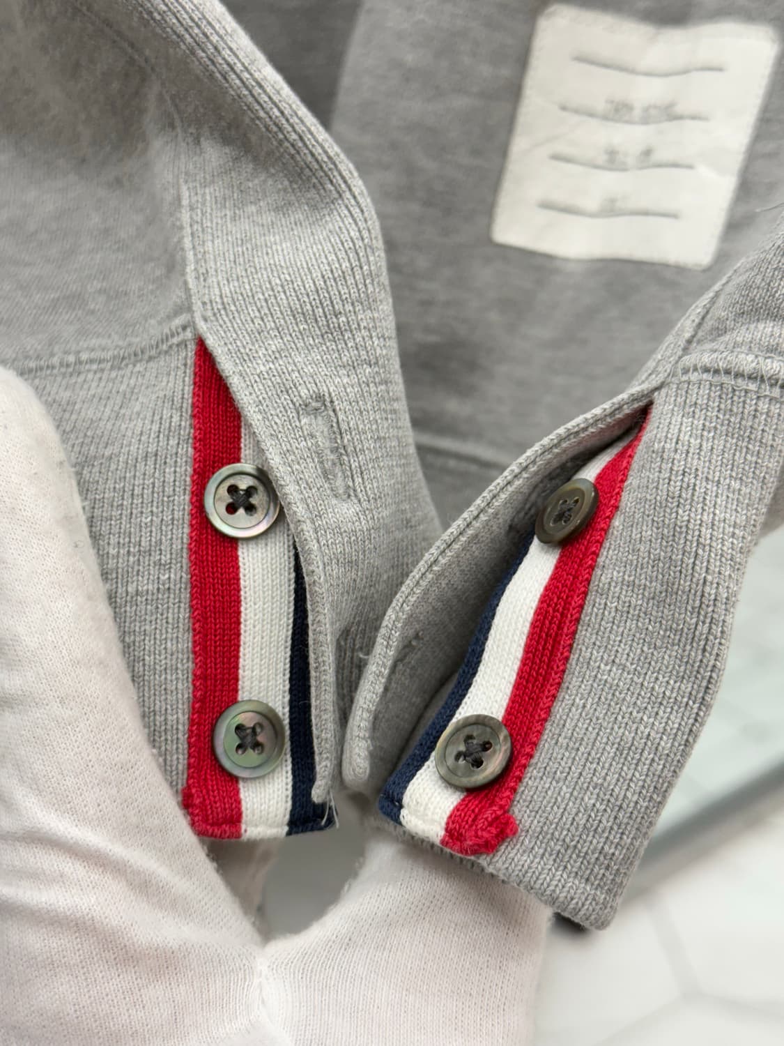 [5] 톰브라운 사선완장 맨투맨 상품이미지5