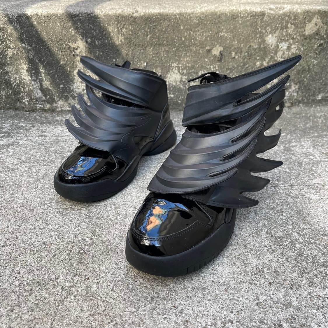 [235] Jeremy Scott Wings 3.0 Dark Knight 상품이미지1
