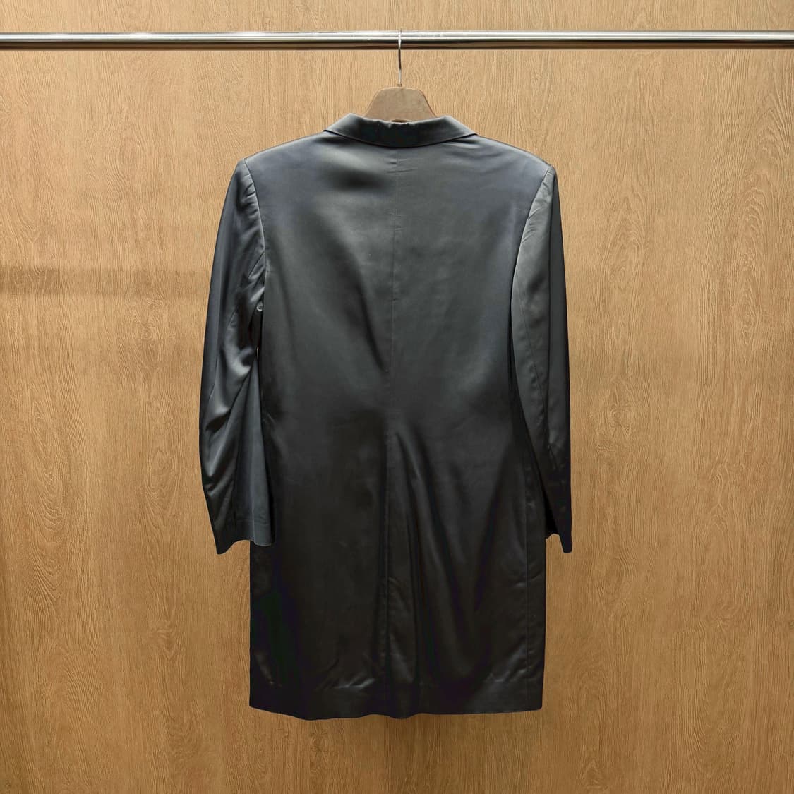 막스앤코 싱글 코트 테일러드 카라 버튼 클로징 슬림 실루엣 디테일 블랙 상품이미지3