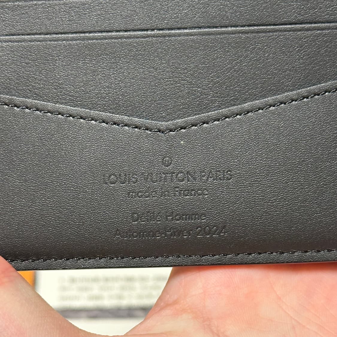 [풀구성] 루이비통 브러시드 모노그램 카우하이드 슬렌더 월릿 반지갑 상품이미지4