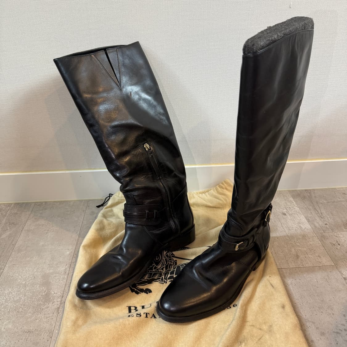 버버리 가죽 부츠 상품이미지1