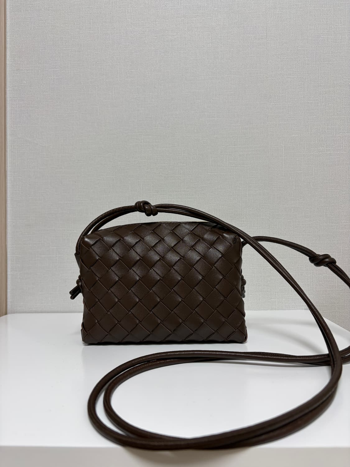 보테가베네타 인트레치아토 미니 카메라 백 상품이미지1