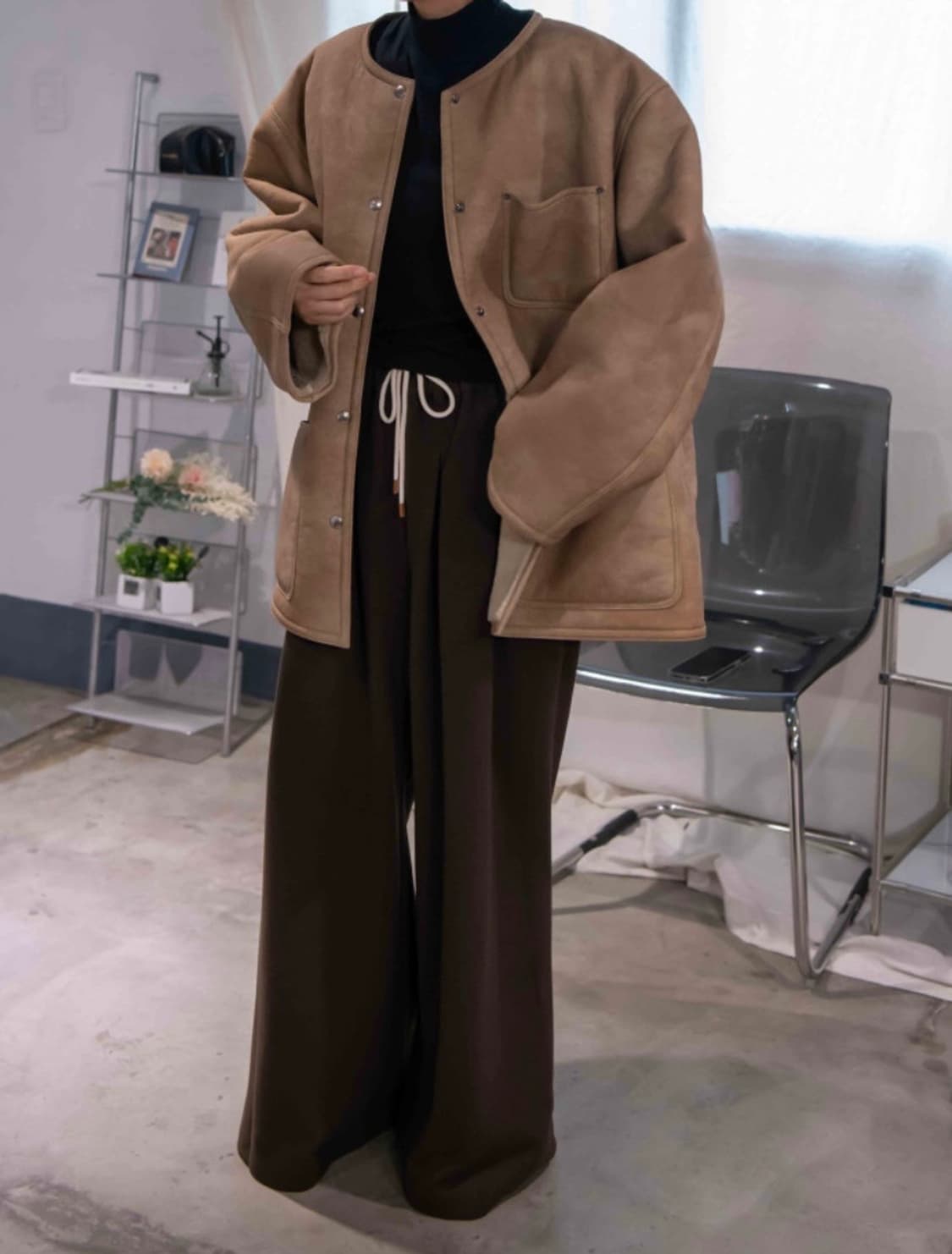 앳더앤드 콤마 와이드 슬랙스 딥브라운 아웃핏 상품이미지3