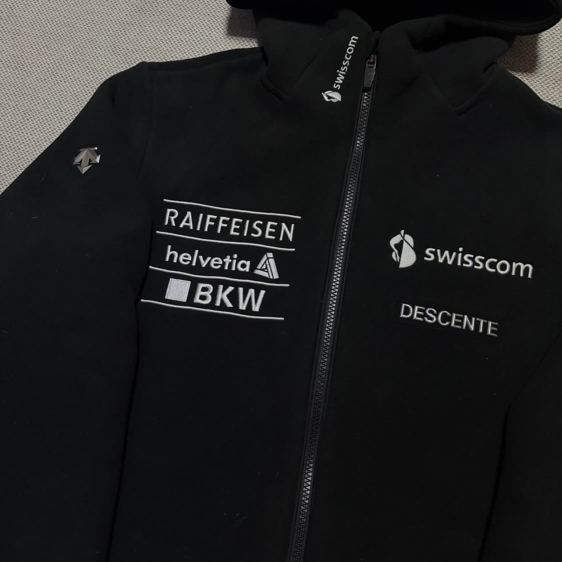 데상트 아우디 플리스 후디 자켓 상품이미지2