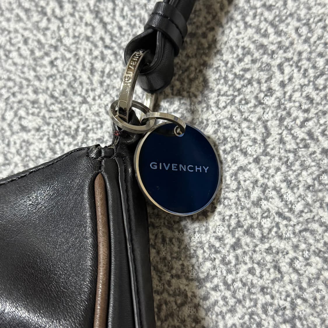 지방시 레더 크로스백 상품이미지5