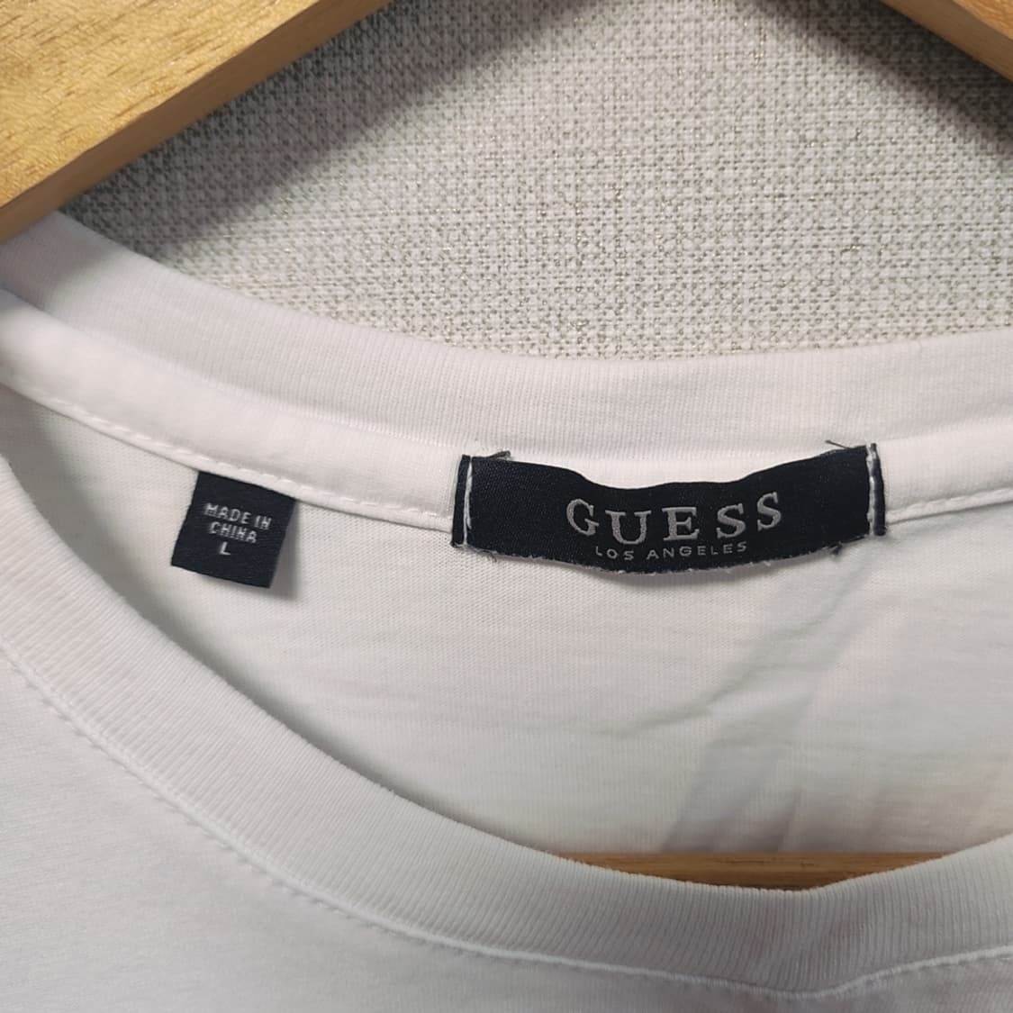 [L] 게스 GUESS 화이트 반팔 티셔츠 상품이미지3