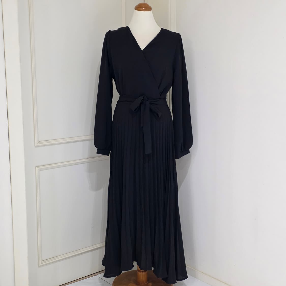 빈티지)하객룩 세미정장 언발 맥시 블랙 퍼프 랩 플리츠 롱 원피스 상품이미지1